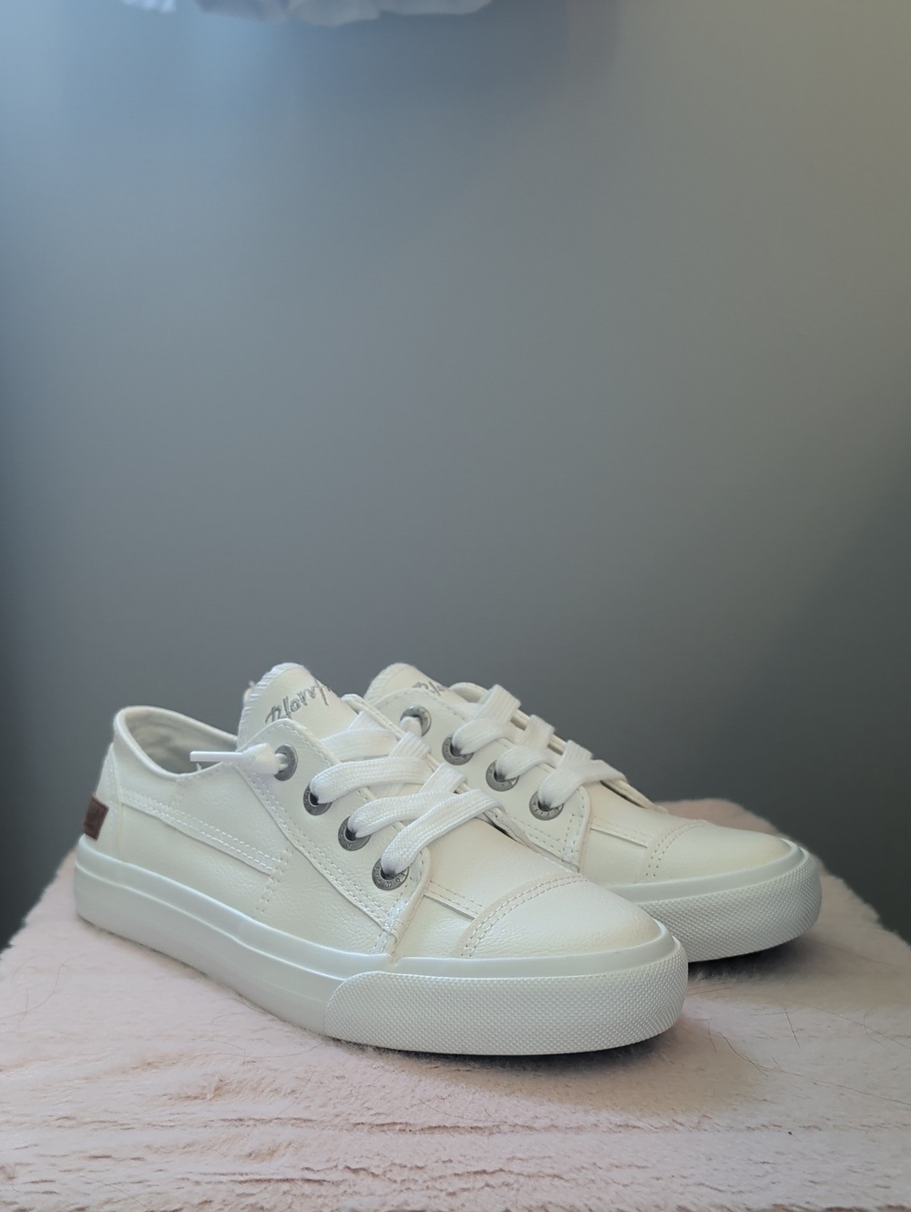Blowfish White Low-Top Sneakers - Lace-Up Casual Shoes